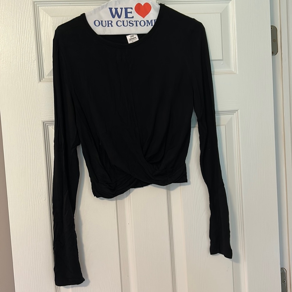 Black twist front top